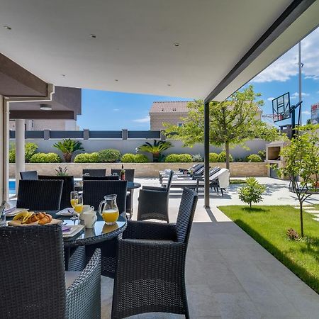 Luxury Villa Lucas With Heated Pool, Whirlpool, Sauna, 14 Pax Podstrana Luaran gambar