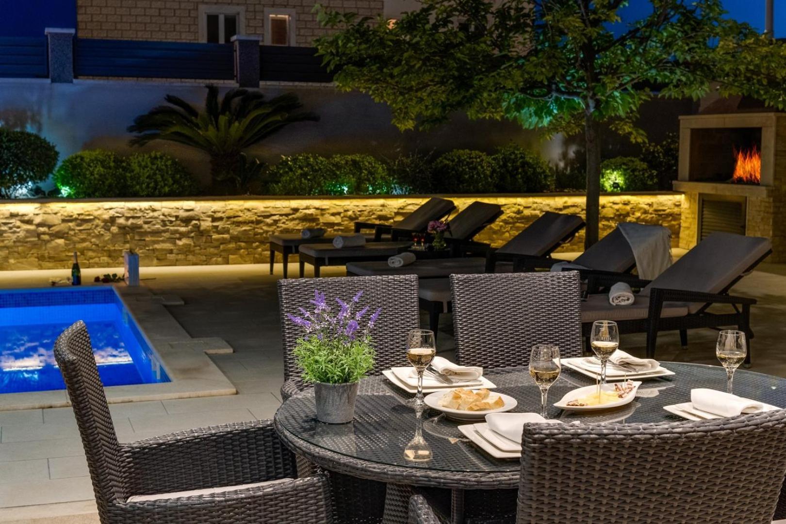 Luxury Villa Lucas With Heated Pool, Whirlpool, Sauna, 14 Pax Podstrana Luaran gambar