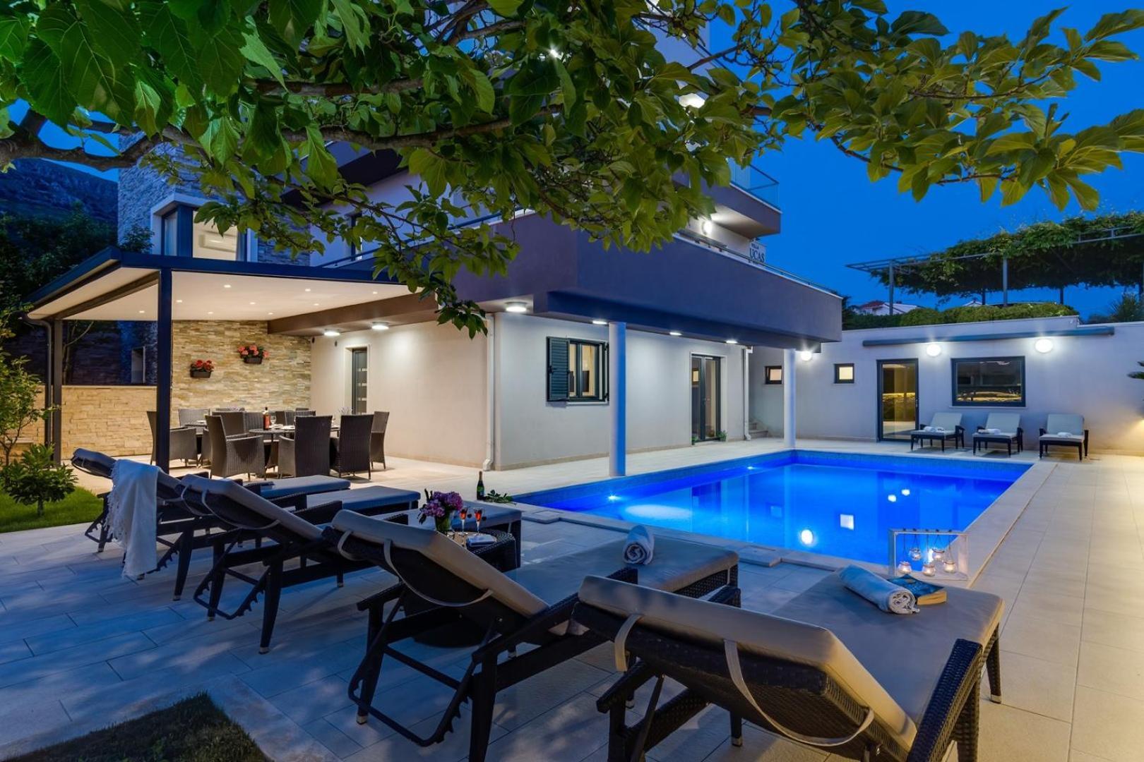 Luxury Villa Lucas With Heated Pool, Whirlpool, Sauna, 14 Pax Podstrana Luaran gambar